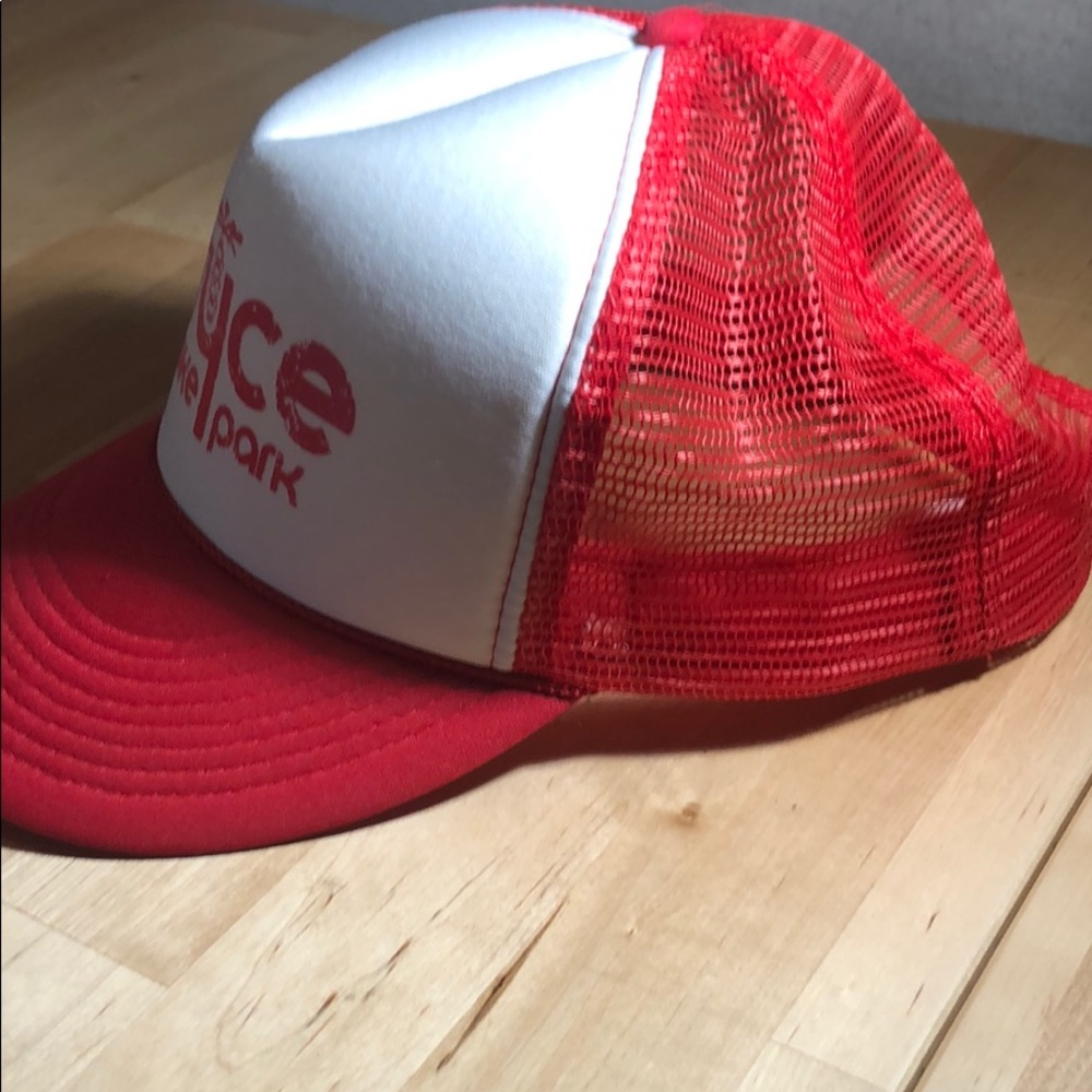 Snap back red hat - Picture 4 of 4
